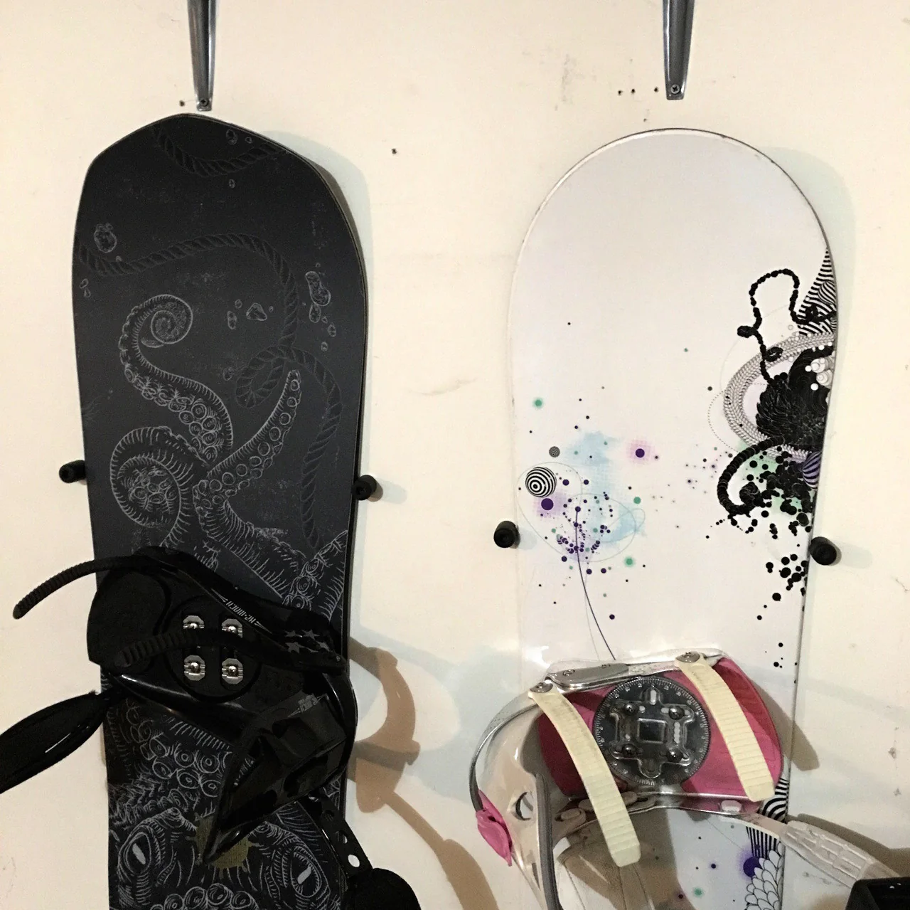 The Cinch Snowboard Display | Floating Rack | 2 Boards - Image 17