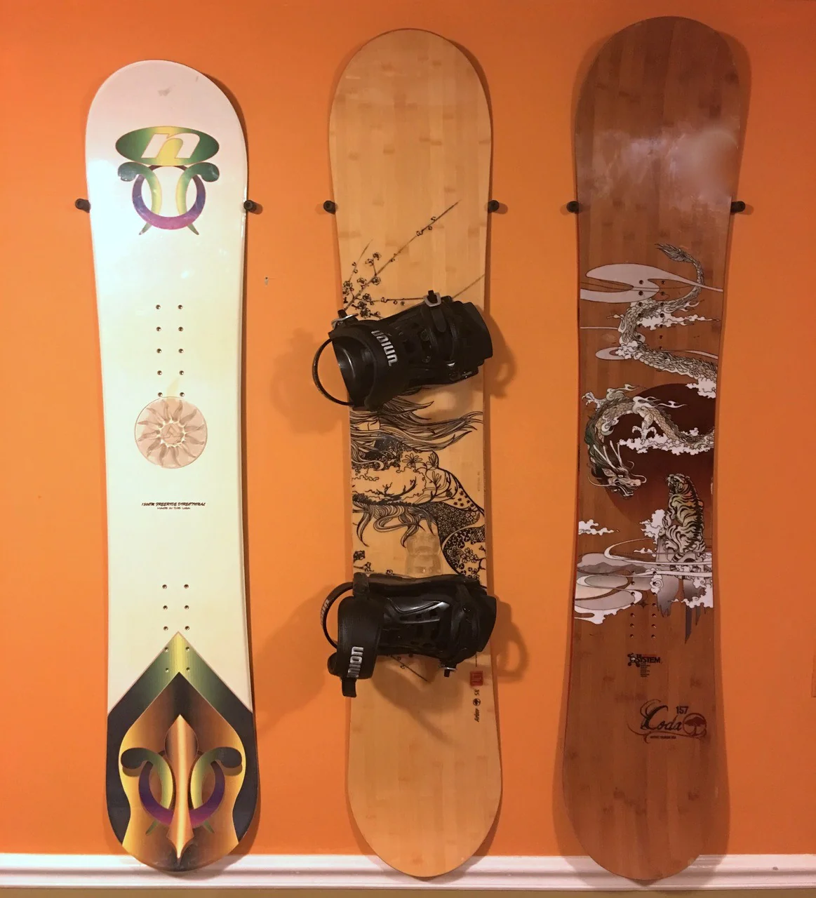 The Cinch Snowboard Display | Floating Rack | 2 Boards - Image 8